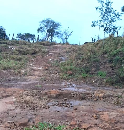 Piden urgente reparación del tramo Tacuapity -César Barrientos porque se encuentra intransitable.