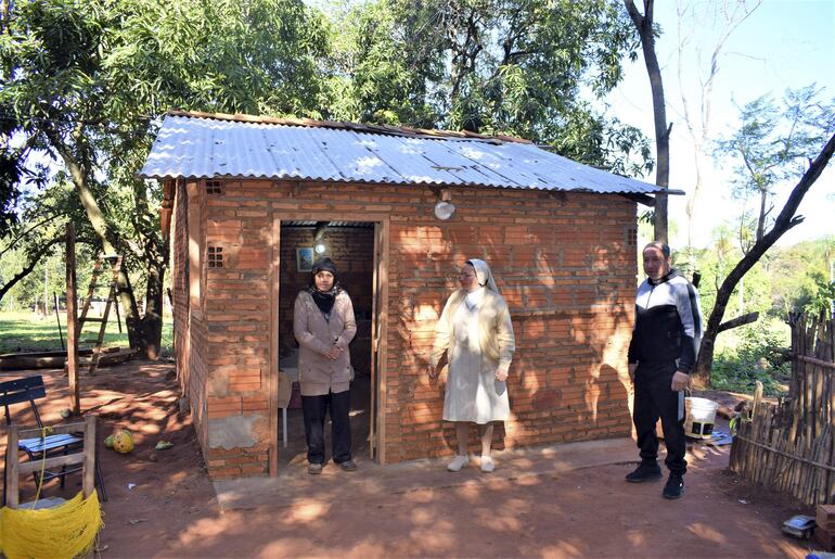 Construyen una pieza a familia de escasos recursos en Carapeguá.