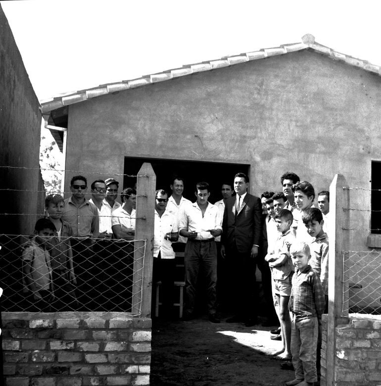 Choferes y guardas de la Línea 28 de Luque asistieron a la inauguración de su modesto local sindical.