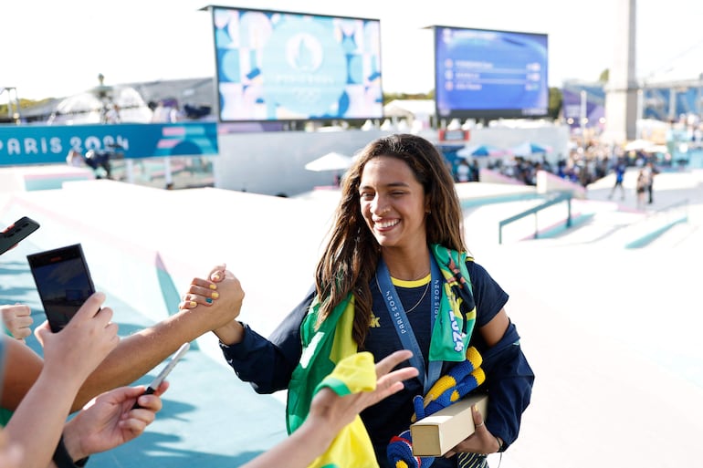 Rayssa Leal sumó su segunda medalla olímpica a los 16 años.