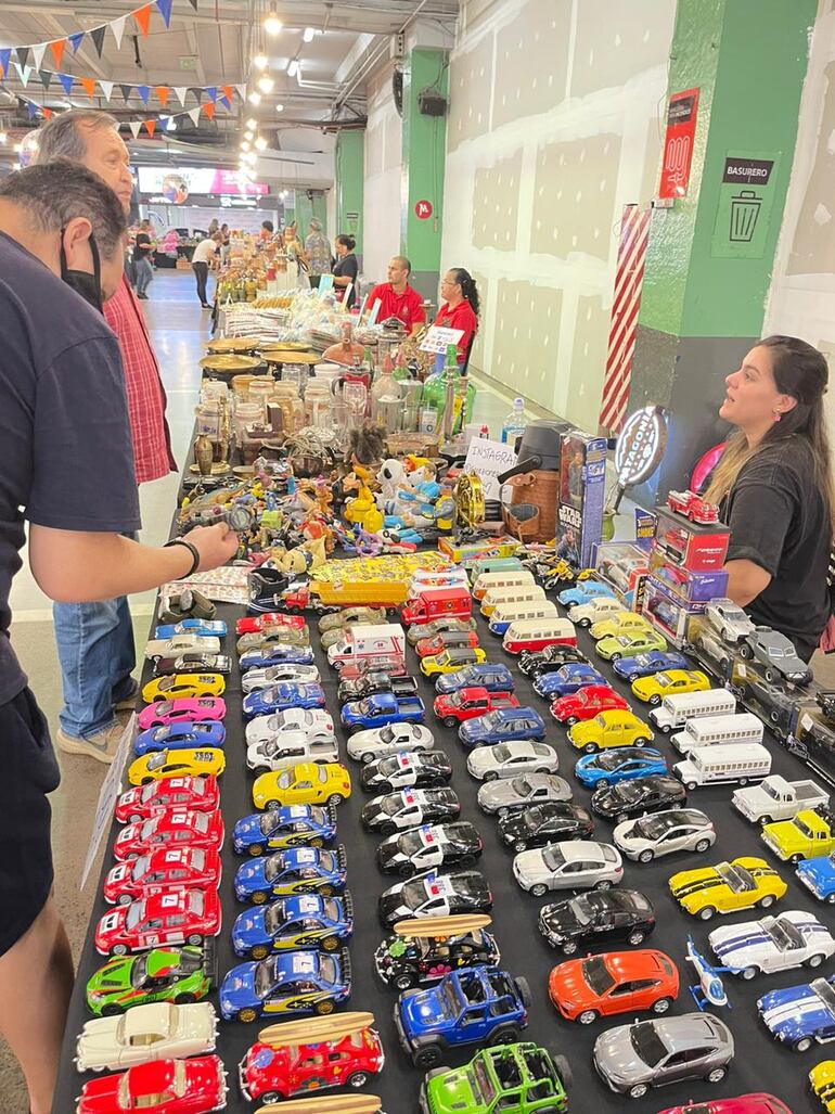 Variedad de artículos se puede encontrar en la feria "EmprendeShopping", en el Shopping Mariscal. La muestra se extiende hasta las 21 hs.