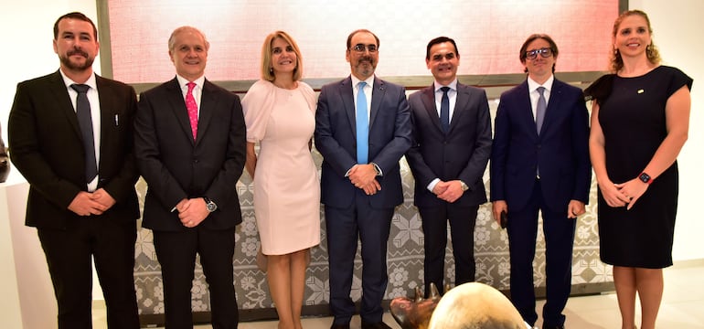 Iván Haas, Jorge Srur, Ana Baiardi, el presidente ejecutivo de CAF Sergio Díaz - Granados Guida, el canciller Rubén Ramírez Lezcano, Christian Asinelli y María Leguizamón.