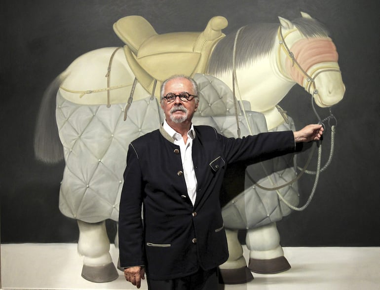 Botero, en el año 2012, junto a su obra "Caballo de picador, 1992" en el Museo de Bellas Artes de Bilbao, España.