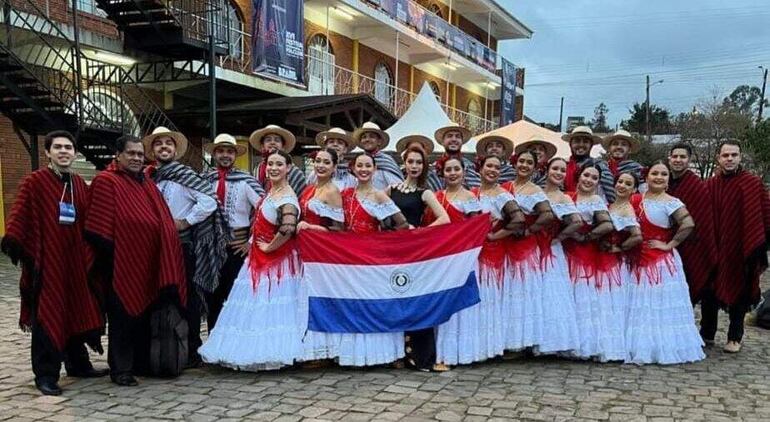 La compañía artística Desde el Alma de nuestro país realizó una extraordinaria presentación en el Festival Internacional del Folclore  en la ciudad de Passo Fundo- Brasil