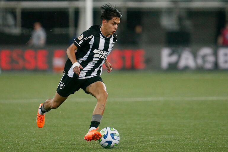 Matías Segovia, jugador paraguayo en el Botafogo.