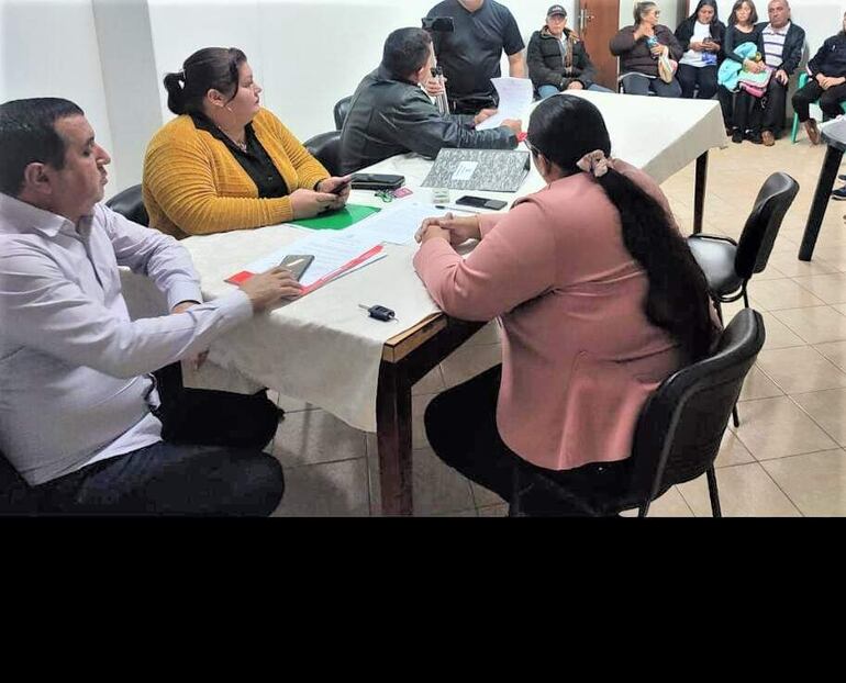 Concejales dejan sin quorum la sesión para no acatar resolución del Tribunal Electoral de la Capital Segunda Sala.