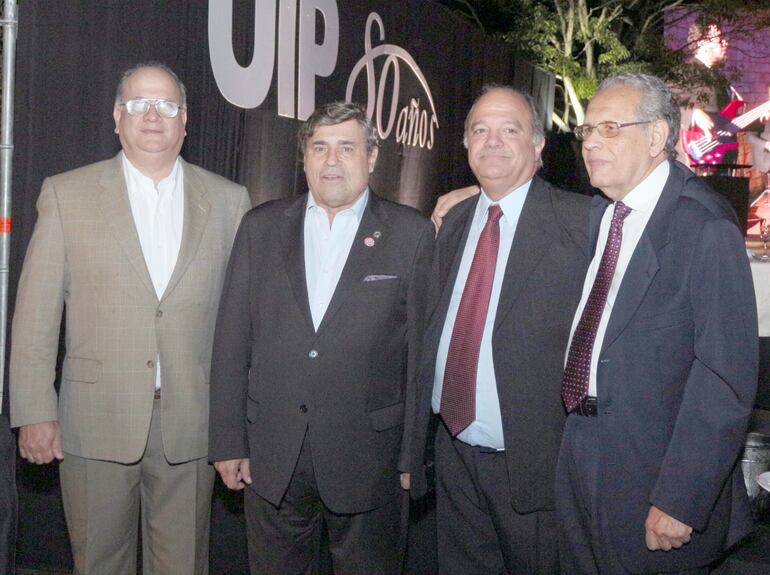 Los past presidents: Guillermo Stanley, Eduardo Felippo, Gustavo Volpe y Néstor Méndez Núñez.