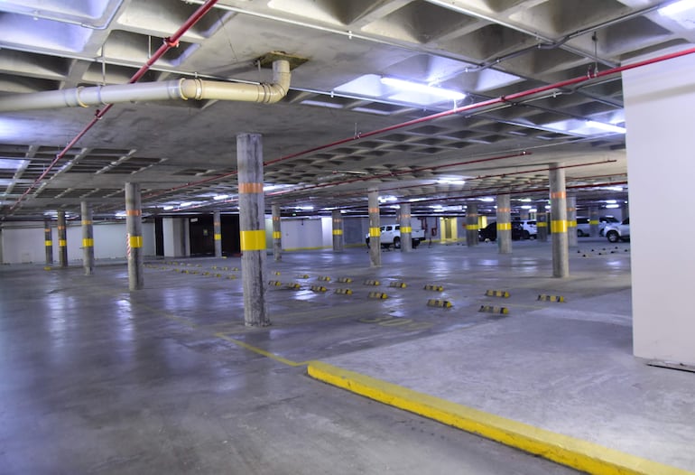 Los estacionamientos de las oficinas de Gobierno serán administradas por la empresa adjudicada por ANNP.