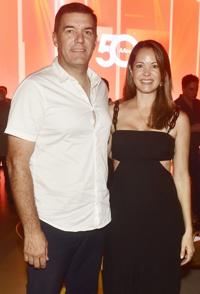 Sebastián Llano y Jennifer Sommers.