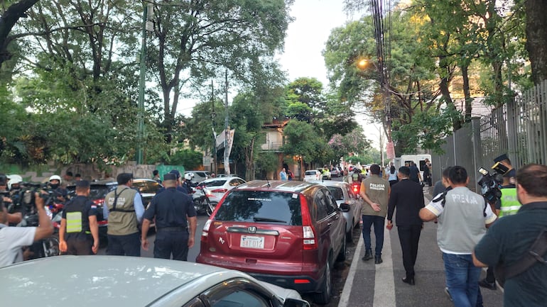 Operativo de despeje en estacionamientos públicos y aprehensión de cuidacoches, en zona del Palacio de Justicia de Asunción, este 25 de febrero.