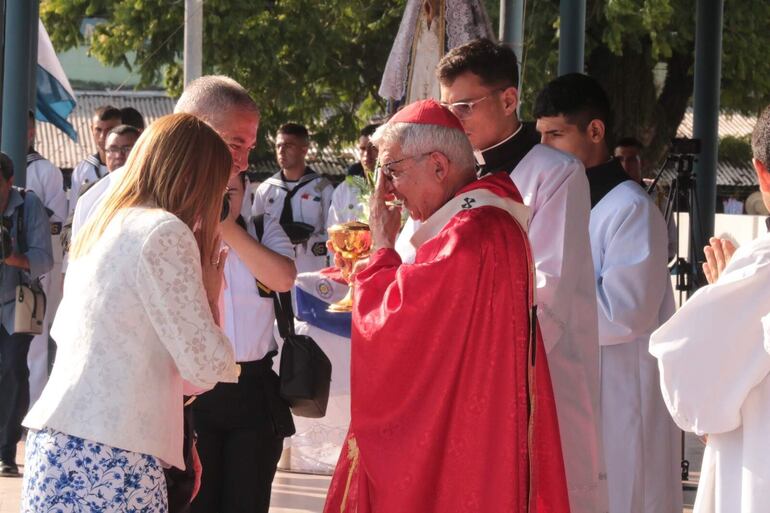 El arzobispo de Asunción, cardenal Adalberto Martínez, en el momento del ofertorio.