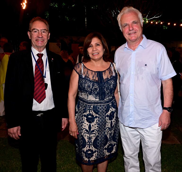 Edmond Suchet, Stela Fernández y Romain De Saulieu.