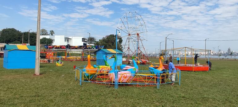 La Expo Itapúa ofrece un atractivo espacio para el disfrute de niños y grandes mediante un parque de diversiones.