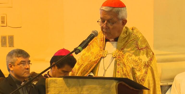 El cardinal Adalberto Martínez preside el Te Deum en la jornada de traspaso de mando presidencial.