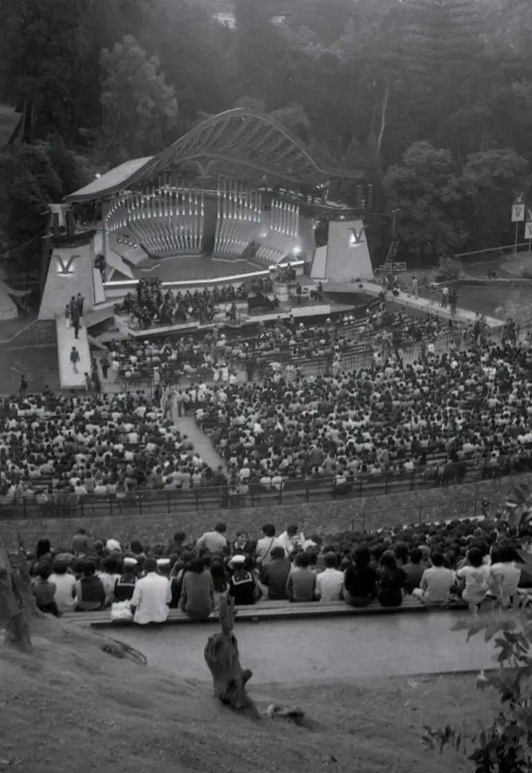 El público siendo "educado" musicalmente en el Festival de Viña del Mar de 1974