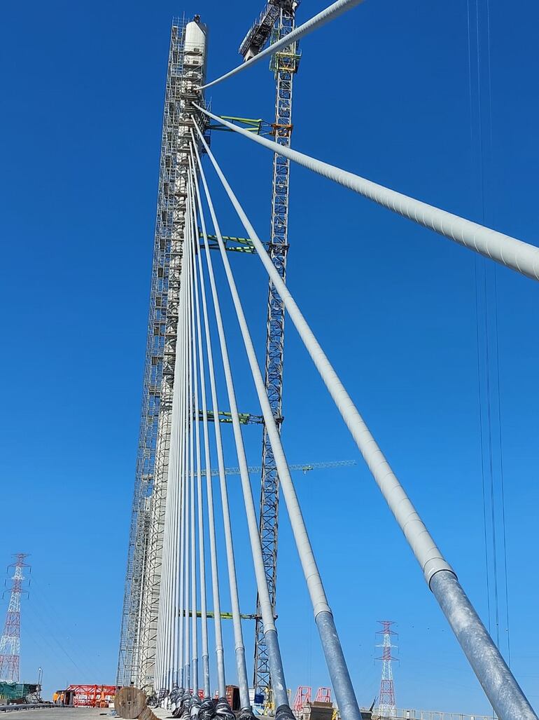 Tirante central del puente Héroes del Chaco. 