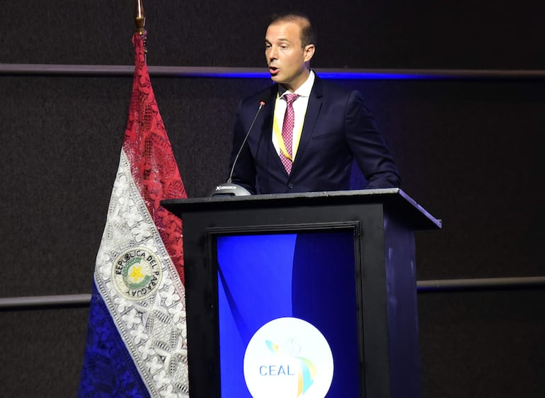  Santiago Llano, presidente de CEAL Paraguay.