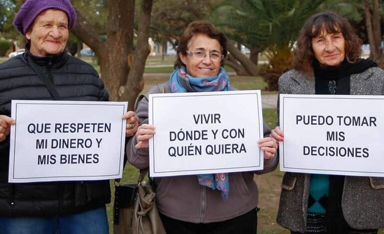 "Las mujeres mayores actualmente ya no queremos cumplir con los mandatos sociales, El desafío es disfrutar en la vida cotidiana de lo mucho o lo poco, a pesar de los malestares, vivir en un cuerpo mayor con dignidad y respeto, con belleza y sin tortura", señala la psicóloga.