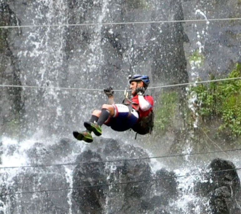 Aventura y adrenalina con actividades al aire libre en el Salto Cristal.