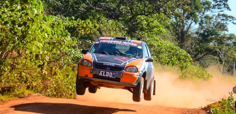 Ariel Medina y Ana Vera, triunfaron con el Chevrolet Corsa en la RC5.