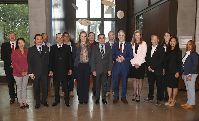 Autoridades presentes en presentación de Misión Médica Amistad ´24, en la Embajada de los Estados Unidos en Paraguay. 