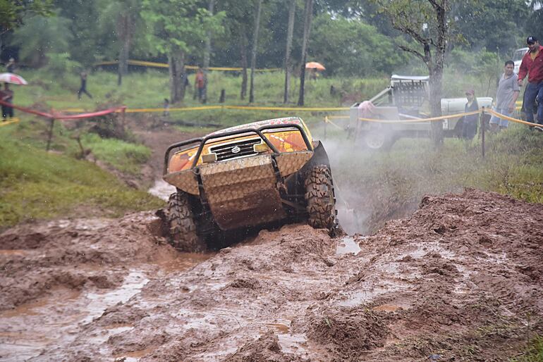 El binomio compuesto por Luciano Orrego y Víctor Álvarez, con un Suzuki Vitara, fue el mejor ayer en la categoría TT2.