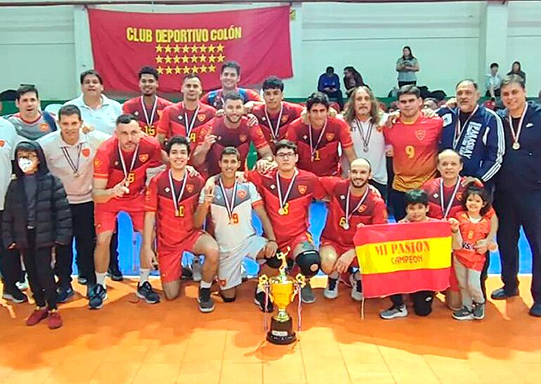 Elenco del Deportivo Colón que se consagró campeón del torneo Apertura A1 al derrotar a Sportivo Luqueño 2-1 en la serie final.