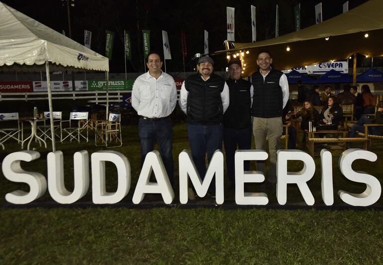 Aldo Fernández, Luis De la Peña, Nelson Ocampos y Gustavo Re.