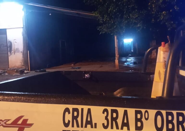 Una patrullera de la Comisaría 3ª frente a la vivienda donde ocurrió el intento de homicidio.