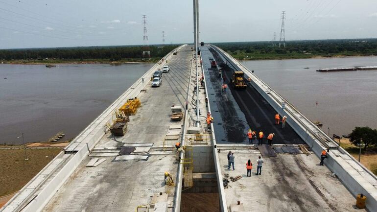 El puente que unirá Asunción con Chaco'i debe habilitarse en diciembre.