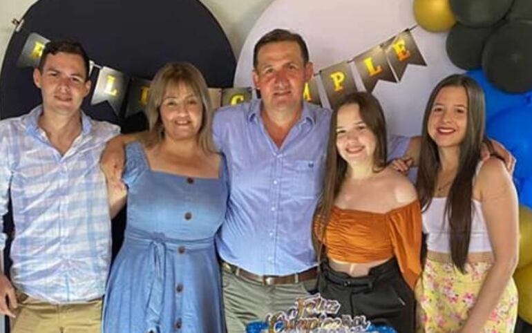 El diputado Cleto Giménez y su familia.