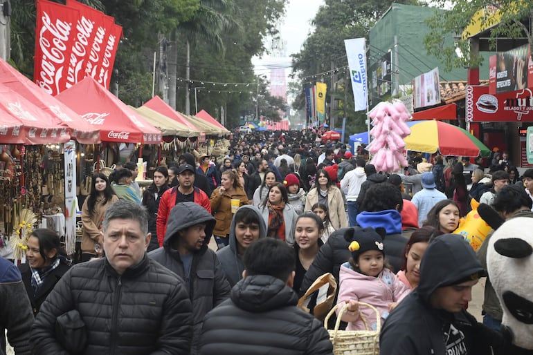 Pese al frío, la Expo registró una importante cantidad de visitantes este fin de semana.