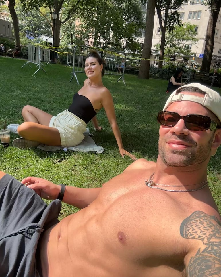 Alba Riquelme y Renato Prono disfrutando al aire libre en Nueva York. (Instagram/Renato Prono)