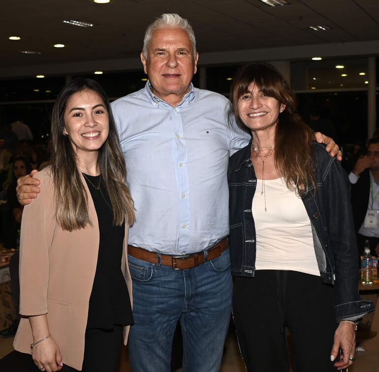 Rossana Fretes, Rodolfo Fiegelist y Rosa Alcaráz.