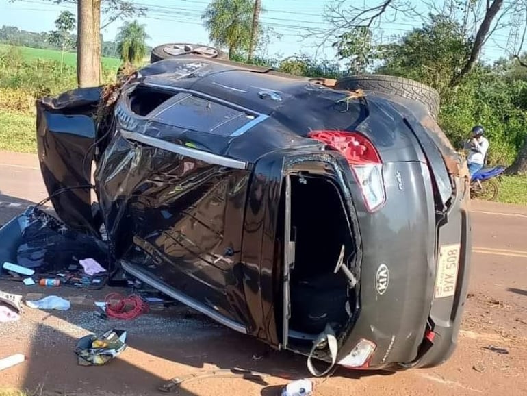 La camioneta de la mujer quedó con importantes daños materiales.