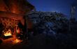 Palestinos acampan entre los escombros de sus casas destruidas, Gaza, 2021. Foto: Reuters