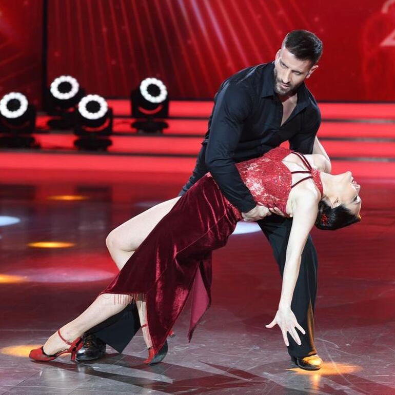 Lali González y Maxi Diorio en pleno baile en el programa conducido por Marcelo Tinelli. (Instagram/Lali González)