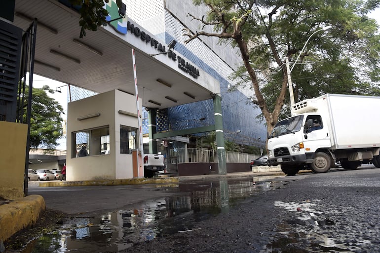 En la zona del Hospital del Trauma ayer había agua por todos lados.