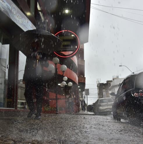 Lluvias con tormentas eléctricas moderadas a fuertes y ráfagas de vientos moderadas a fuertes