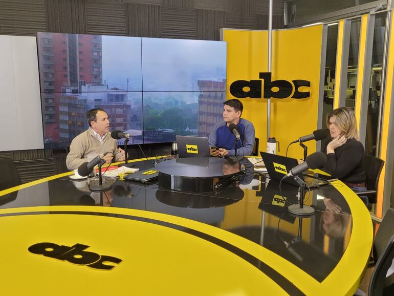 Emiliano Fernández, viceministro de Transporte, en estudios de ABC Cardinal 730 AM.