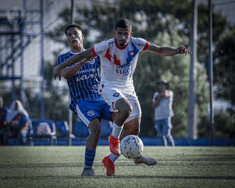 Los azulgranas golearon a los danzarines en Villa Elisa 5-1