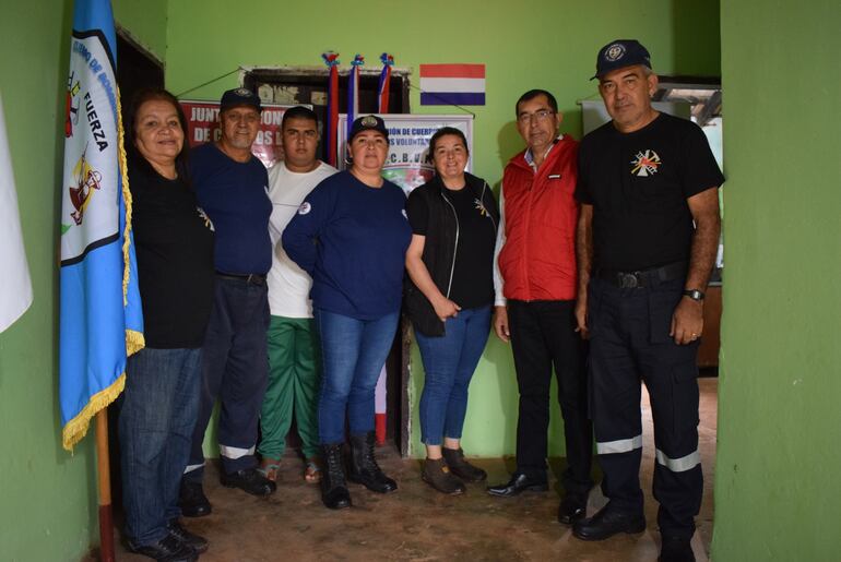 El grupo de fundadores y bomberos voluntarios activos de María Antonia.