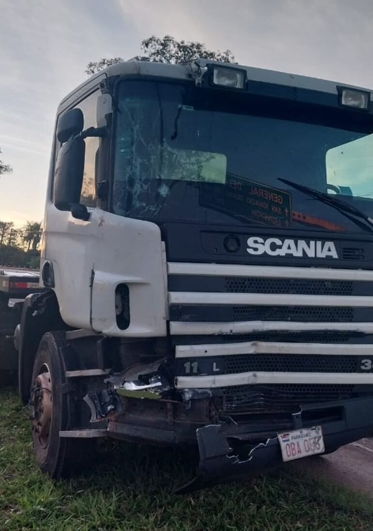 Camión chocó contra patrullera sobre la ruta PY01 en General Delgado.