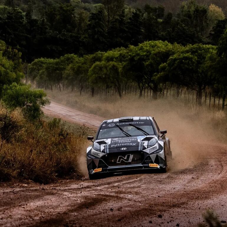 Bajo estas condiciones compitieron hoy Fau Zaldívar y Marcelo Der Ohannesian, en el Hyundai i20 N Rally2, durante la disputa de la primera etapa.