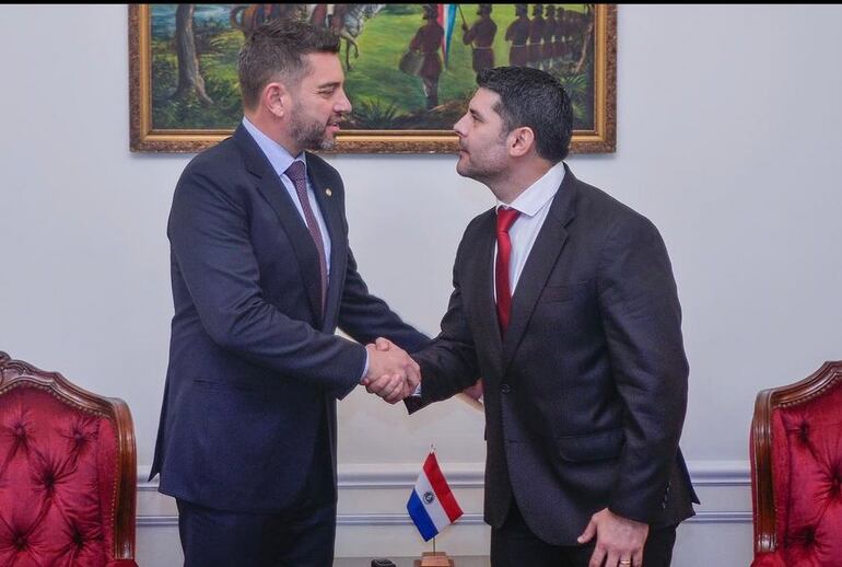 El vicepresidente de la República, Pedro Alliana, recibió al intendente de Asunción, Óscar "Nenecho" Rodríguez.