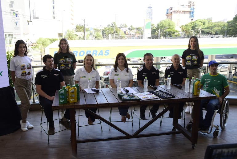 Petrobras presentó ayer a los integrantes de su equipo para el Transchaco Rally 2024.