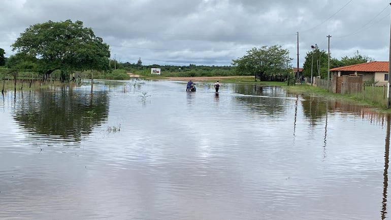 Distrito de Tacuaras en Ñeembucú, anegado por el agua.