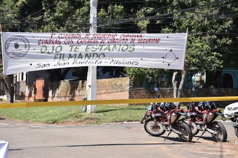 Vecinos del barrio Obrero de San Juan Bautista, presentan primera comisión vecinal de seguridad ciudadana y habilitación de cámaras de circuito cerrado, con el lema "Ojo te estamos viendo".