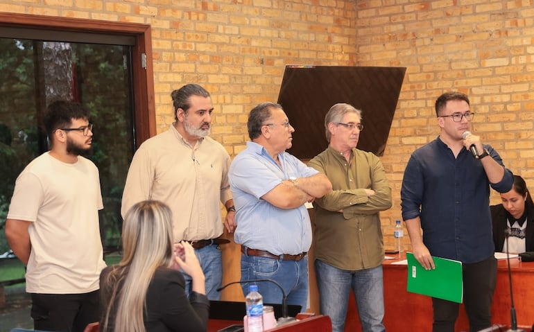 Los empresarios del transporte público en la audiencia pública en la Junta Municipal.