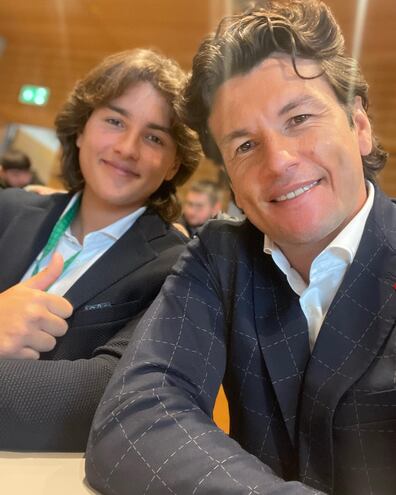 Nelson Haedo Valdez con su hijo Samuel, quien hoy cumple 17 años.